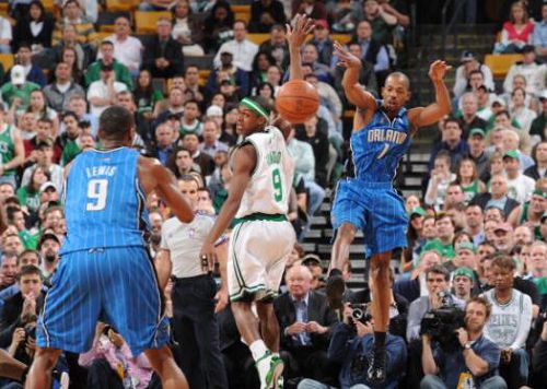 NBA常规赛最佳阵容揭晓，詹姆斯再创历史纪录  
