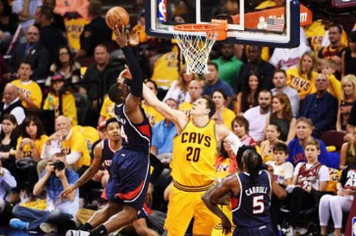  NBA历史最佳阵容揭晓：五位传奇球员铸就篮球辉煌